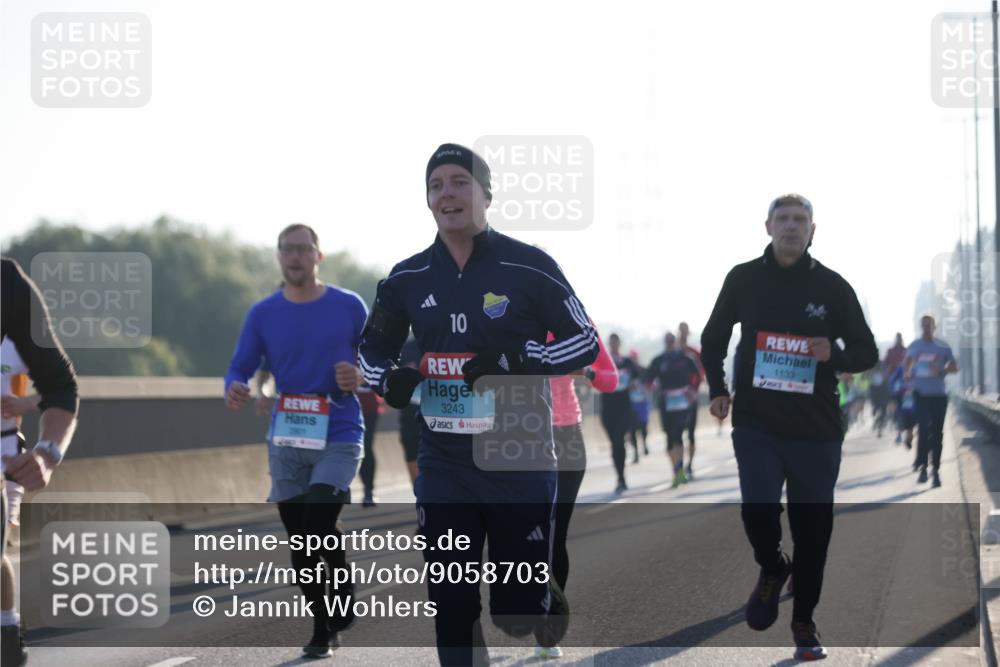 03.10.2025 - Köhlbrandbrückenlauf Jannik Wohlers http://msf.ph/oto/9058703 03.10.2025 09:14:07 Position 3 2801, 10, 3243, 1133 meine-sportfotos.de