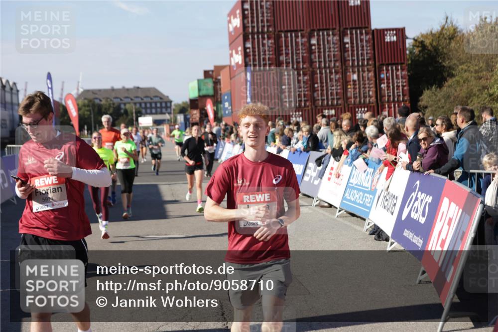 03.10.2025 - Köhlbrandbrückenlauf Jannik Wohlers http://msf.ph/oto/9058710 03.10.2025 13:12:01 Ziel 4100, 4101, 4176, 4468, 4685, 5396, 5426, 5856, 5910, 5911, 5927, 6033, 6048, 6049, 6184, 6763, 6796 meine-sportfotos.de