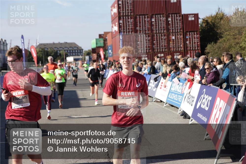 03.10.2025 - Köhlbrandbrückenlauf Jannik Wohlers http://msf.ph/oto/9058715 03.10.2025 13:12:01 Ziel 4100, 4101, 4176, 4468, 4685, 5396, 5426, 5856, 5910, 5911, 5927, 6033, 6048, 6049, 6184, 6763, 6796 meine-sportfotos.de