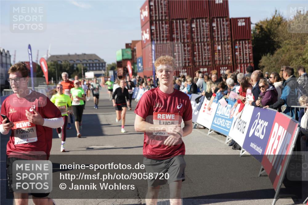 03.10.2025 - Köhlbrandbrückenlauf Jannik Wohlers http://msf.ph/oto/9058720 03.10.2025 13:12:01 Ziel 4100, 4101, 4176, 4468, 4685, 5396, 5426, 5856, 5910, 5911, 5927, 6033, 6048, 6049, 6184, 6763, 6796 meine-sportfotos.de