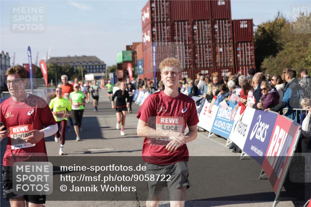 03.10.2025 - Köhlbrandbrückenlauf Jannik Wohlers http://msf.ph/oto/9058722 03.10.2025 13:12:01 Ziel 4100, 4101, 4176, 4468, 4685, 5396, 5426, 5856, 5910, 5911, 5927, 6033, 6048, 6049, 6184, 6763, 6796 meine-sportfotos.de
