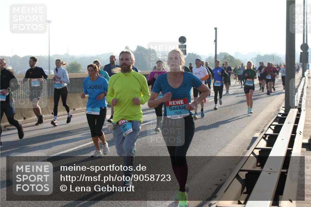 03.10.2025 - Köhlbrandbrückenlauf Lena Gebhardt http://msf.ph/oto/9058723 03.10.2025 09:18:34 Position 1 3425, 444, 1626 meine-sportfotos.de