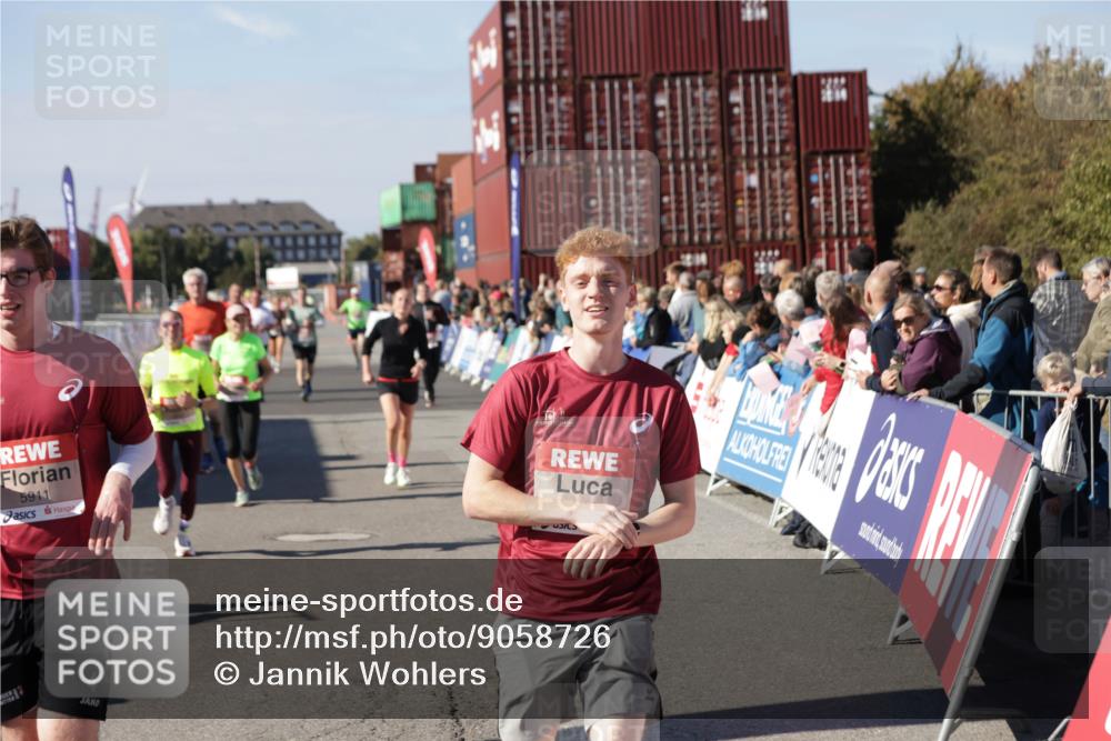 03.10.2025 - Köhlbrandbrückenlauf Jannik Wohlers http://msf.ph/oto/9058726 03.10.2025 13:12:01 Ziel 4100, 4101, 4176, 4468, 4685, 5396, 5426, 5856, 5910, 5911, 5927, 6033, 6048, 6049, 6184, 6763, 6796 meine-sportfotos.de