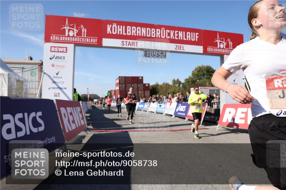 03.10.2025 - Köhlbrandbrückenlauf Lena Gebhardt http://msf.ph/oto/9058738 03.10.2025 13:09:53 Ziel 4260, 4625, 4718, 4837, 5520, 5763, 5941, 6308, 6659, 6750 meine-sportfotos.de