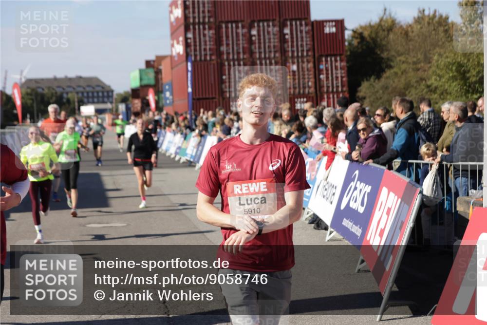03.10.2025 - Köhlbrandbrückenlauf Jannik Wohlers http://msf.ph/oto/9058746 03.10.2025 13:12:02 Ziel 4100, 4101, 4176, 4468, 4685, 5396, 5426, 5856, 5910, 5911, 5927, 6184, 6763, 6796 meine-sportfotos.de