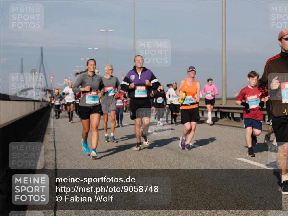 03.10.2025 - Köhlbrandbrückenlauf Fabian Wolf http://msf.ph/oto/9058748 03.10.2025 10:04:32 Position 3 214 meine-sportfotos.de