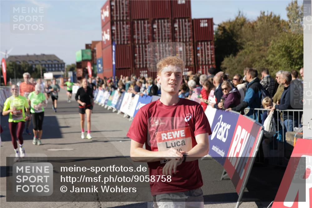 03.10.2025 - Köhlbrandbrückenlauf Jannik Wohlers http://msf.ph/oto/9058758 03.10.2025 13:12:02 Ziel 4100, 4101, 4176, 4468, 4685, 5396, 5426, 5856, 5910, 5911, 5927, 6184, 6763, 6796 meine-sportfotos.de