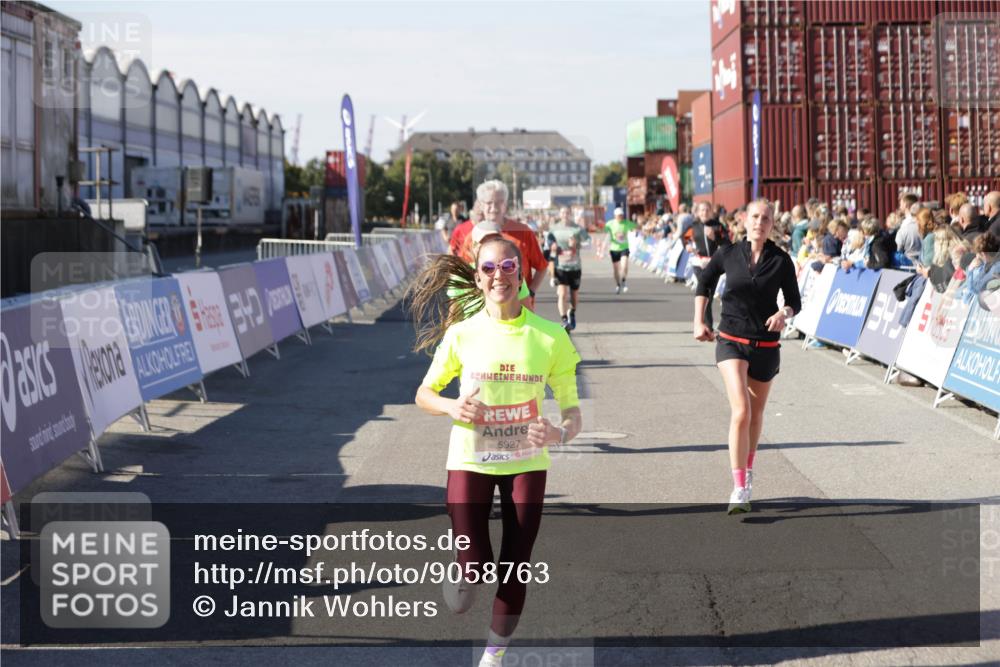 03.10.2025 - Köhlbrandbrückenlauf Jannik Wohlers http://msf.ph/oto/9058763 03.10.2025 13:12:04 Ziel 4100, 4101, 4176, 4305, 4468, 4474, 5856, 5910, 5911, 5927, 6121, 6184, 6763, 6796 meine-sportfotos.de
