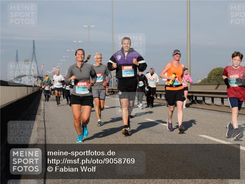 03.10.2025 - Köhlbrandbrückenlauf Fabian Wolf http://msf.ph/oto/9058769 03.10.2025 10:04:32 Position 3 1707, 555, 3430, 21 meine-sportfotos.de