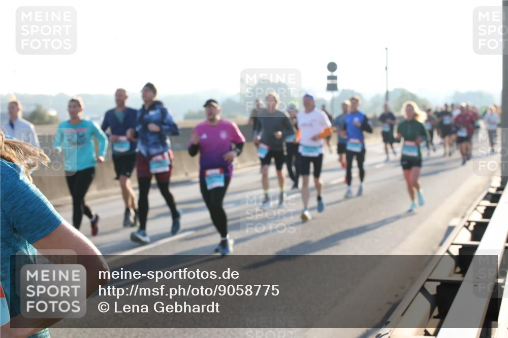 03.10.2025 - Köhlbrandbrückenlauf Lena Gebhardt http://msf.ph/oto/9058775 03.10.2025 09:18:35 Position 1  meine-sportfotos.de