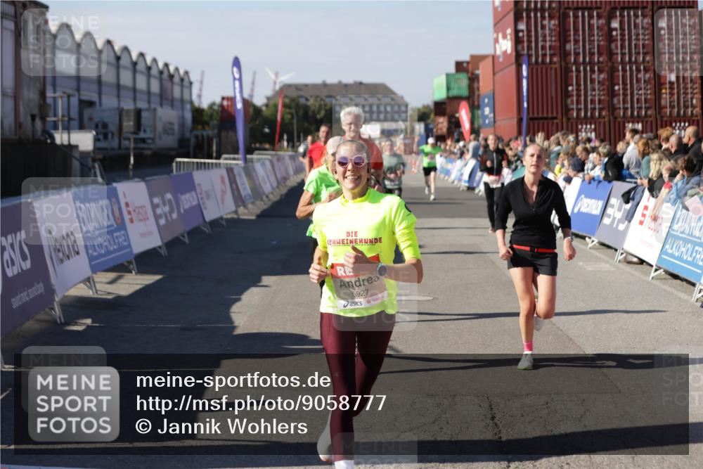 03.10.2025 - Köhlbrandbrückenlauf Jannik Wohlers http://msf.ph/oto/9058777 03.10.2025 13:12:04 Ziel 4100, 4101, 4176, 4305, 4468, 4474, 5856, 5910, 5911, 5927, 6121, 6184, 6763, 6796 meine-sportfotos.de
