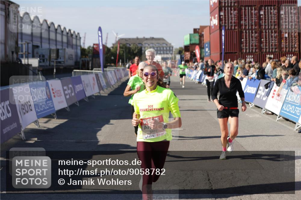 03.10.2025 - Köhlbrandbrückenlauf Jannik Wohlers http://msf.ph/oto/9058782 03.10.2025 13:12:04 Ziel 4100, 4101, 4176, 4305, 4468, 4474, 5856, 5910, 5911, 5927, 6121, 6184, 6763, 6796 meine-sportfotos.de