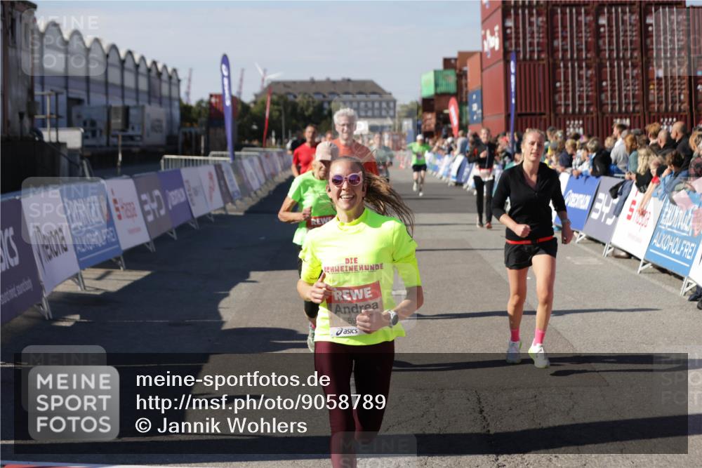 03.10.2025 - Köhlbrandbrückenlauf Jannik Wohlers http://msf.ph/oto/9058789 03.10.2025 13:12:04 Ziel 4100, 4101, 4176, 4305, 4468, 4474, 5856, 5910, 5911, 5927, 6121, 6184, 6763, 6796 meine-sportfotos.de