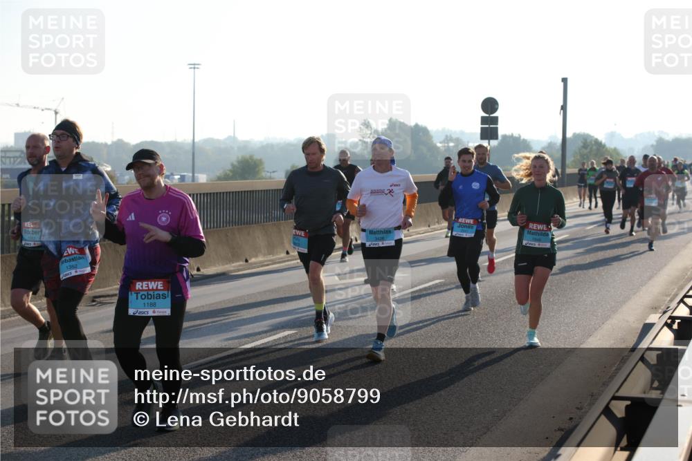 03.10.2025 - Köhlbrandbrückenlauf Lena Gebhardt http://msf.ph/oto/9058799 03.10.2025 09:18:36 Position 1 1582, 1352, 1188, 3426, 1946 meine-sportfotos.de