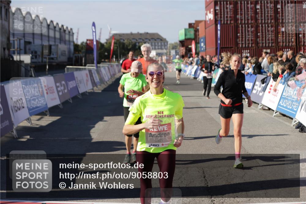03.10.2025 - Köhlbrandbrückenlauf Jannik Wohlers http://msf.ph/oto/9058803 03.10.2025 13:12:04 Ziel 4100, 4101, 4176, 4305, 4468, 4474, 5856, 5910, 5911, 5927, 6121, 6184, 6763, 6796 meine-sportfotos.de