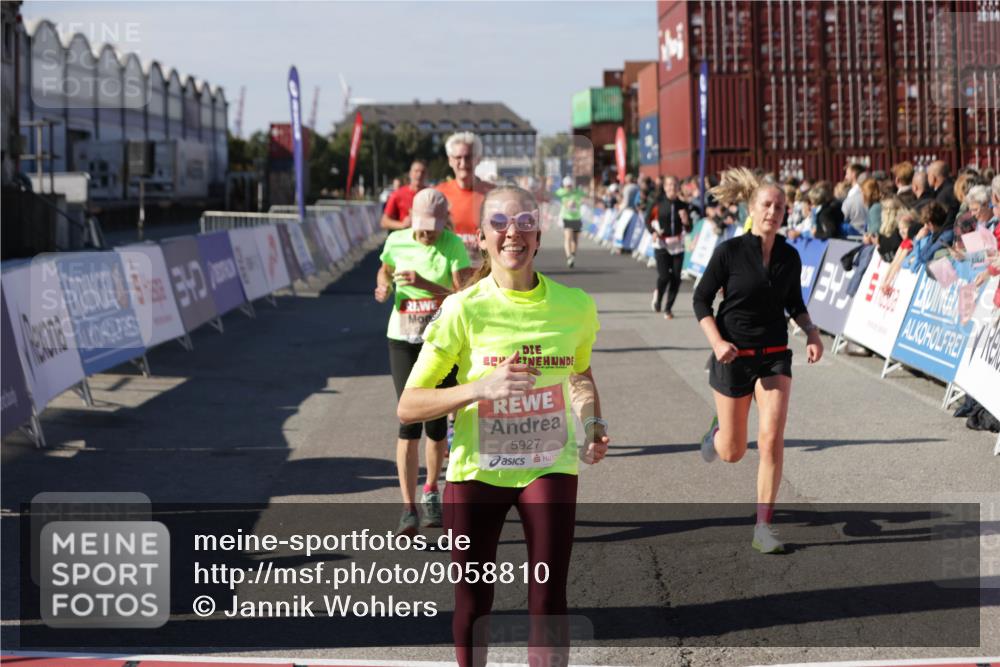 03.10.2025 - Köhlbrandbrückenlauf Jannik Wohlers http://msf.ph/oto/9058810 03.10.2025 13:12:04 Ziel 4100, 4101, 4176, 4305, 4468, 4474, 5856, 5910, 5911, 5927, 6121, 6184, 6763, 6796 meine-sportfotos.de