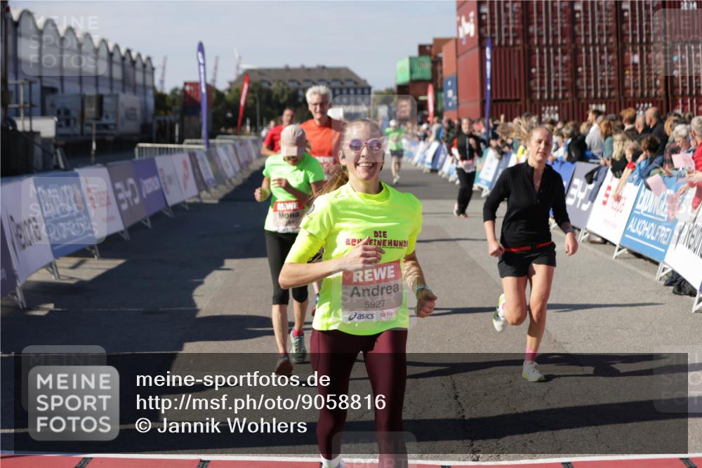 03.10.2025 - Köhlbrandbrückenlauf Jannik Wohlers http://msf.ph/oto/9058816 03.10.2025 13:12:04 Ziel 4100, 4101, 4176, 4305, 4468, 4474, 5856, 5910, 5911, 5927, 6121, 6184, 6763, 6796 meine-sportfotos.de