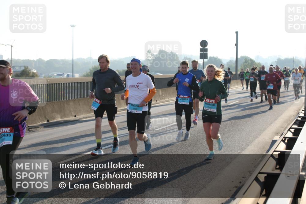 03.10.2025 - Köhlbrandbrückenlauf Lena Gebhardt http://msf.ph/oto/9058819 03.10.2025 09:18:37 Position 1 1188, 3426, 1946 meine-sportfotos.de