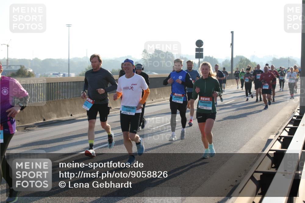 03.10.2025 - Köhlbrandbrückenlauf Lena Gebhardt http://msf.ph/oto/9058826 03.10.2025 09:18:37 Position 1 1946, 1813, 3426 meine-sportfotos.de