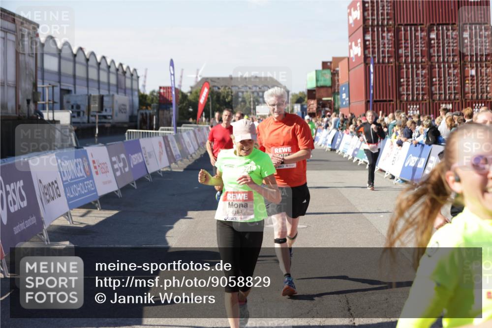 03.10.2025 - Köhlbrandbrückenlauf Jannik Wohlers http://msf.ph/oto/9058829 03.10.2025 13:12:05 Ziel 4100, 4101, 4176, 4305, 4468, 4474, 5856, 5910, 5911, 5927, 6121, 6184, 6763, 6796 meine-sportfotos.de