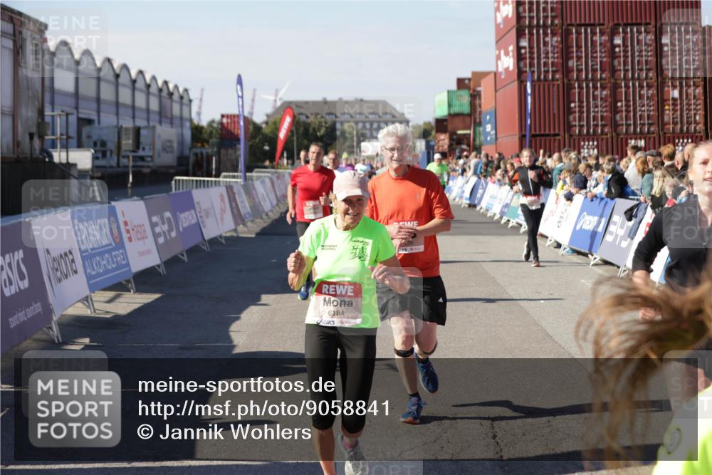 03.10.2025 - Köhlbrandbrückenlauf Jannik Wohlers http://msf.ph/oto/9058841 03.10.2025 13:12:05 Ziel 4100, 4101, 4176, 4305, 4468, 4474, 5856, 5910, 5911, 5927, 6121, 6184, 6763, 6796 meine-sportfotos.de
