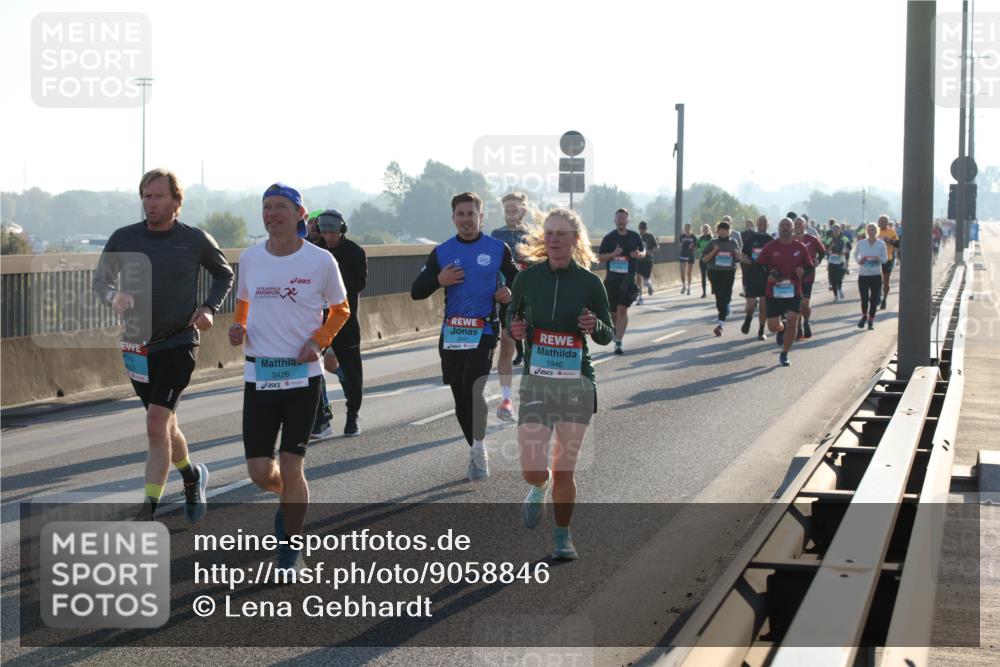 03.10.2025 - Köhlbrandbrückenlauf Lena Gebhardt http://msf.ph/oto/9058846 03.10.2025 09:18:37 Position 1 3426, 2947, 1946 meine-sportfotos.de