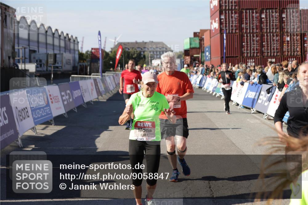03.10.2025 - Köhlbrandbrückenlauf Jannik Wohlers http://msf.ph/oto/9058847 03.10.2025 13:12:05 Ziel 4100, 4101, 4176, 4305, 4468, 4474, 5856, 5910, 5911, 5927, 6121, 6184, 6763, 6796 meine-sportfotos.de