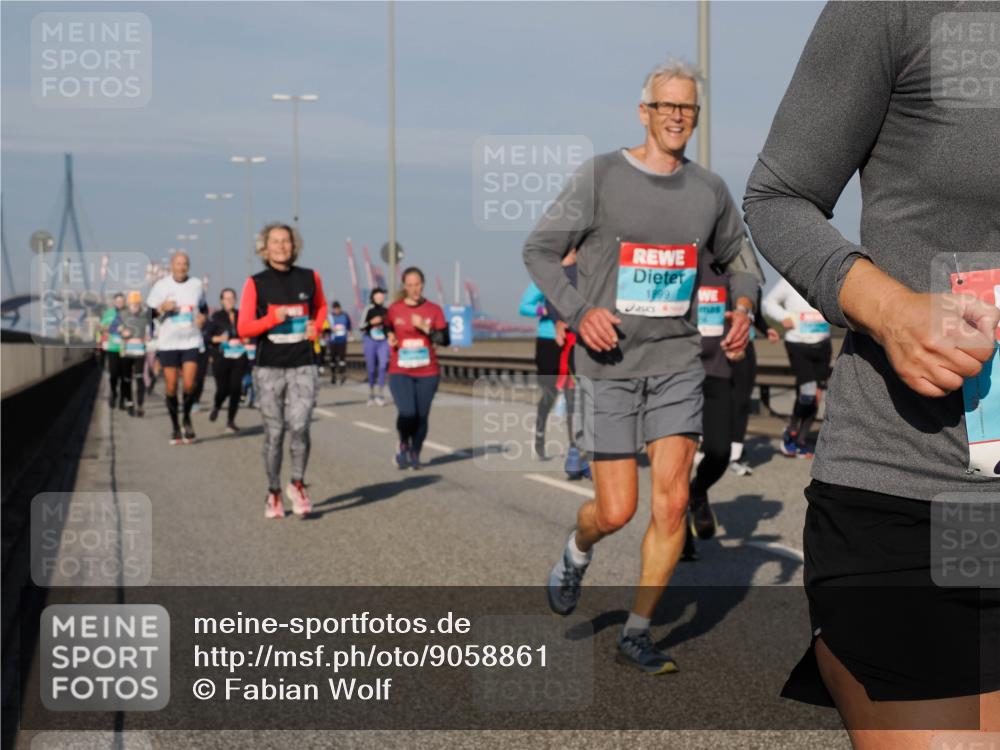 03.10.2025 - Köhlbrandbrückenlauf Fabian Wolf http://msf.ph/oto/9058861 03.10.2025 10:04:35 Position 3 1899 meine-sportfotos.de
