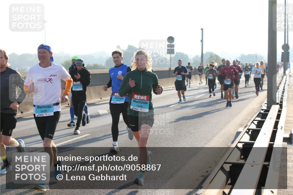 03.10.2025 - Köhlbrandbrückenlauf Lena Gebhardt http://msf.ph/oto/9058867 03.10.2025 09:18:38 Position 1 3426, 1946 meine-sportfotos.de