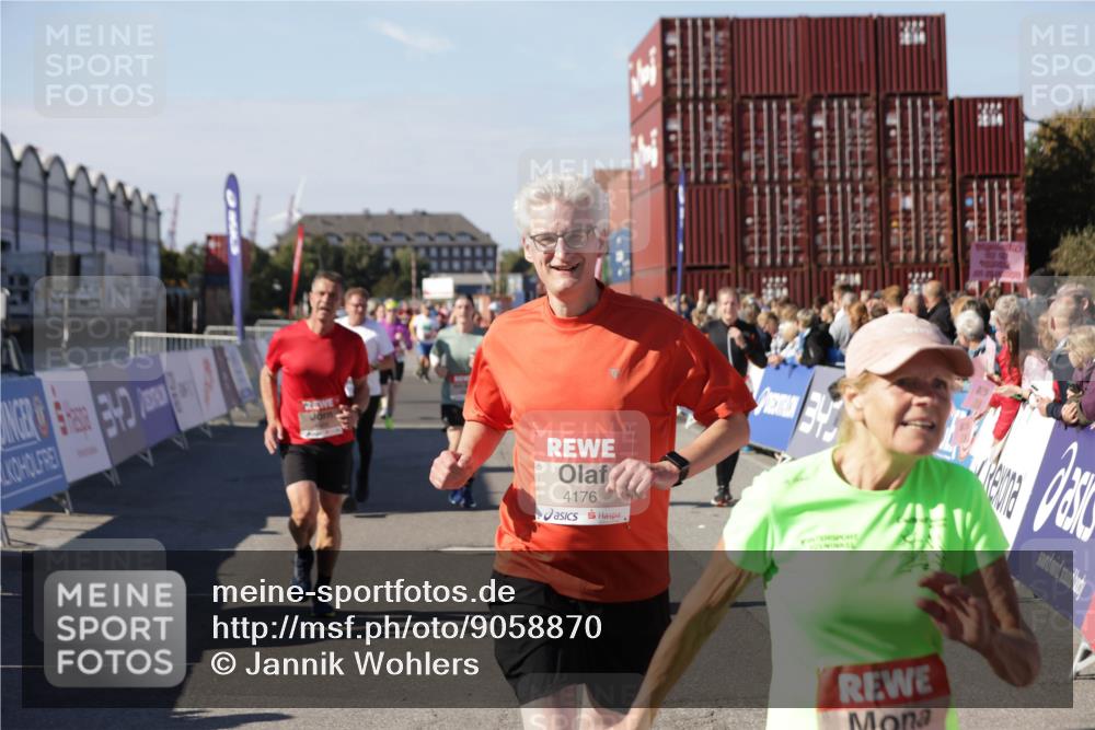 03.10.2025 - Köhlbrandbrückenlauf Jannik Wohlers http://msf.ph/oto/9058870 03.10.2025 13:12:06 Ziel 4176, 4305, 4369, 4468, 4470, 4474, 5856, 5910, 5911, 5927, 6121, 6184, 6763, 6796 meine-sportfotos.de