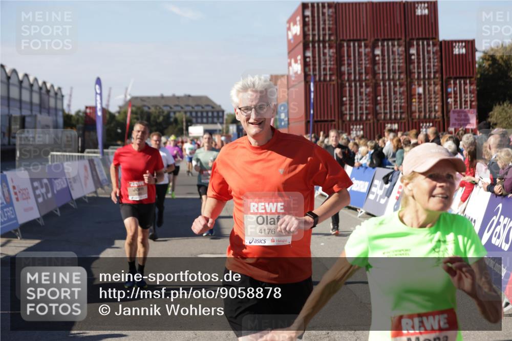 03.10.2025 - Köhlbrandbrückenlauf Jannik Wohlers http://msf.ph/oto/9058878 03.10.2025 13:12:07 Ziel 4176, 4305, 4369, 4468, 4470, 4474, 5644, 5856, 5910, 5911, 5927, 6098, 6121, 6184, 6185, 6796 meine-sportfotos.de