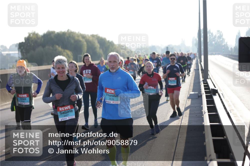 03.10.2025 - Köhlbrandbrückenlauf Jannik Wohlers http://msf.ph/oto/9058879 03.10.2025 09:21:58 Position 3 2187, 2421, 3676, 2204 meine-sportfotos.de