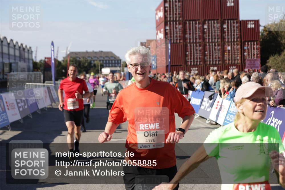 03.10.2025 - Köhlbrandbrückenlauf Jannik Wohlers http://msf.ph/oto/9058885 03.10.2025 13:12:07 Ziel 4176, 4305, 4369, 4468, 4470, 4474, 5644, 5856, 5910, 5911, 5927, 6098, 6121, 6184, 6185, 6796 meine-sportfotos.de