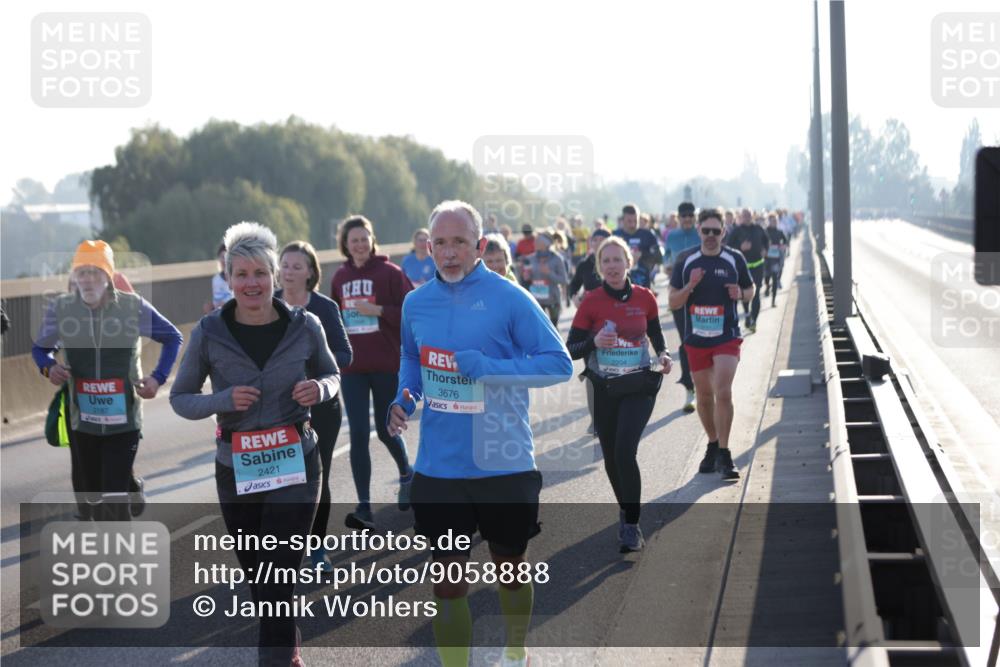 03.10.2025 - Köhlbrandbrückenlauf Jannik Wohlers http://msf.ph/oto/9058888 03.10.2025 09:21:58 Position 3 2187, 2421, 3676, 2204 meine-sportfotos.de