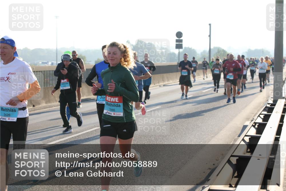 03.10.2025 - Köhlbrandbrückenlauf Lena Gebhardt http://msf.ph/oto/9058889 03.10.2025 09:18:38 Position 1 3426, 1946 meine-sportfotos.de