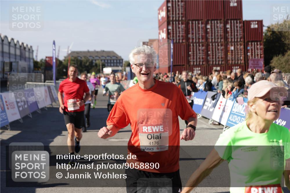03.10.2025 - Köhlbrandbrückenlauf Jannik Wohlers http://msf.ph/oto/9058890 03.10.2025 13:12:07 Ziel 4176, 4305, 4369, 4468, 4470, 4474, 5644, 5856, 5910, 5911, 5927, 6098, 6121, 6184, 6185, 6796 meine-sportfotos.de