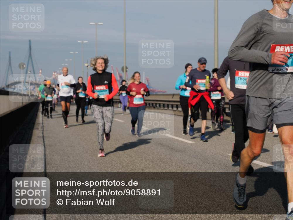 03.10.2025 - Köhlbrandbrückenlauf Fabian Wolf http://msf.ph/oto/9058891 03.10.2025 10:04:35 Position 3 230 meine-sportfotos.de