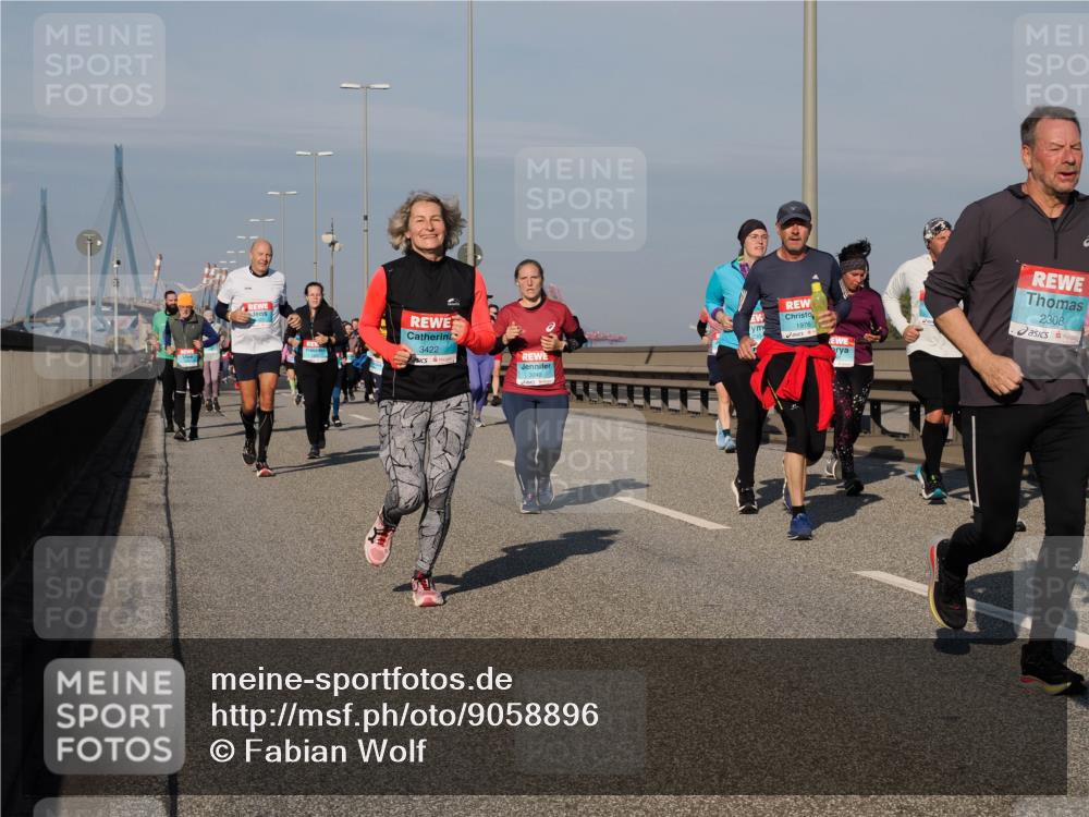 03.10.2025 - Köhlbrandbrückenlauf Fabian Wolf http://msf.ph/oto/9058896 03.10.2025 10:04:36 Position 3 3422, 2308, 1976 meine-sportfotos.de