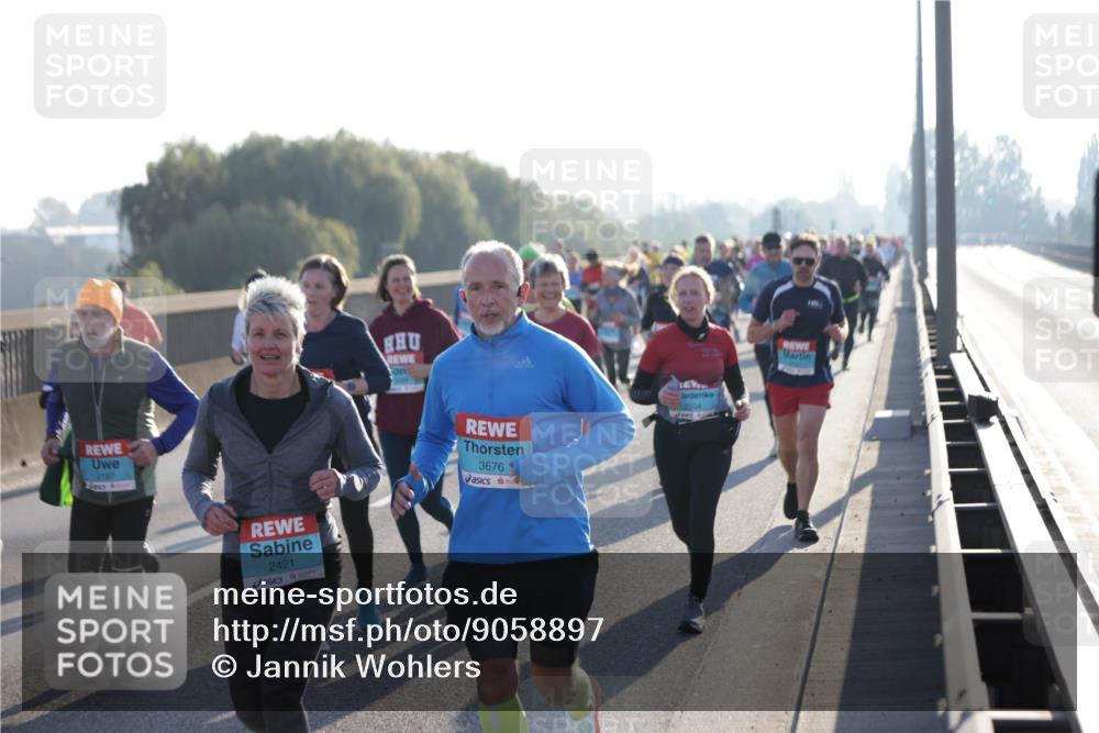 03.10.2025 - Köhlbrandbrückenlauf Jannik Wohlers http://msf.ph/oto/9058897 03.10.2025 09:21:58 Position 3 2187, 2421, 3676, 2204 meine-sportfotos.de