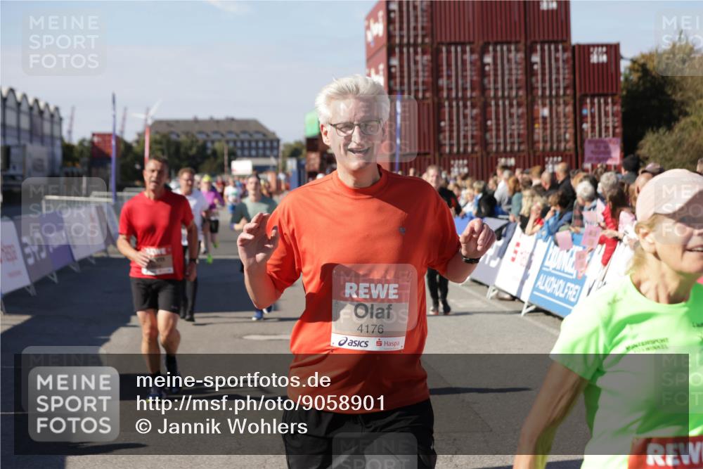 03.10.2025 - Köhlbrandbrückenlauf Jannik Wohlers http://msf.ph/oto/9058901 03.10.2025 13:12:07 Ziel 4176, 4305, 4369, 4468, 4470, 4474, 5644, 5856, 5910, 5911, 5927, 6098, 6121, 6184, 6185, 6796 meine-sportfotos.de