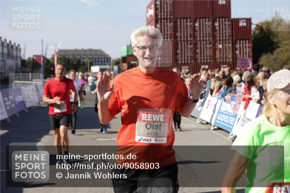 03.10.2025 - Köhlbrandbrückenlauf Jannik Wohlers http://msf.ph/oto/9058903 03.10.2025 13:12:07 Ziel 4176, 4305, 4369, 4468, 4470, 4474, 5644, 5856, 5910, 5911, 5927, 6098, 6121, 6184, 6185, 6796 meine-sportfotos.de