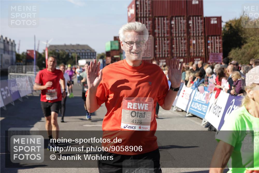 03.10.2025 - Köhlbrandbrückenlauf Jannik Wohlers http://msf.ph/oto/9058906 03.10.2025 13:12:07 Ziel 4176, 4305, 4369, 4468, 4470, 4474, 5644, 5856, 5910, 5911, 5927, 6098, 6121, 6184, 6185, 6796 meine-sportfotos.de