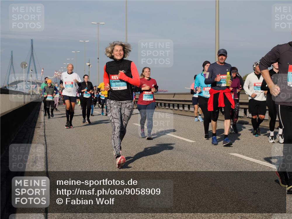 03.10.2025 - Köhlbrandbrückenlauf Fabian Wolf http://msf.ph/oto/9058909 03.10.2025 10:04:36 Position 3 3422, 3240, 1976 meine-sportfotos.de