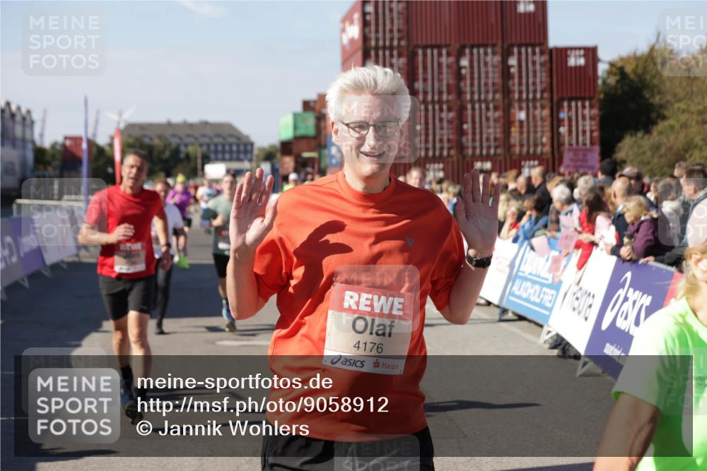 03.10.2025 - Köhlbrandbrückenlauf Jannik Wohlers http://msf.ph/oto/9058912 03.10.2025 13:12:07 Ziel 4176, 4305, 4369, 4468, 4470, 4474, 5644, 5856, 5910, 5911, 5927, 6098, 6121, 6184, 6185, 6796 meine-sportfotos.de