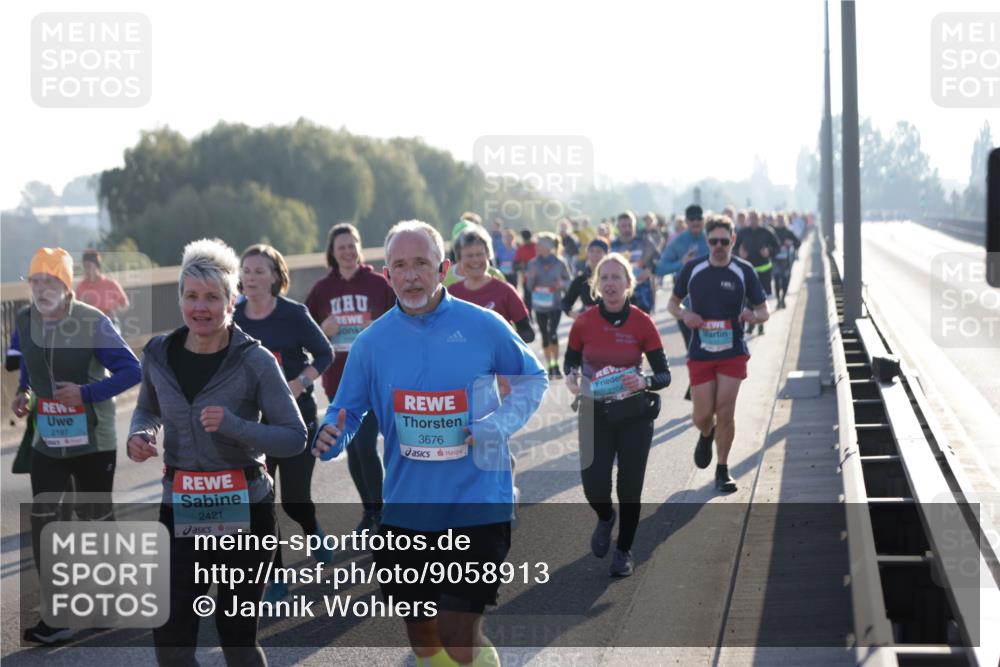 03.10.2025 - Köhlbrandbrückenlauf Jannik Wohlers http://msf.ph/oto/9058913 03.10.2025 09:21:58 Position 3 2187, 2421, 3676 meine-sportfotos.de