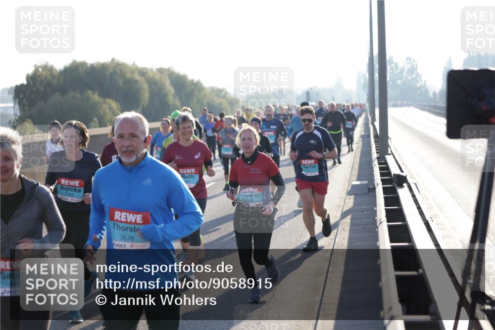 03.10.2025 - Köhlbrandbrückenlauf Jannik Wohlers http://msf.ph/oto/9058915 03.10.2025 09:21:59 Position 3 2421, 2045, 3676, 097, 2204 meine-sportfotos.de