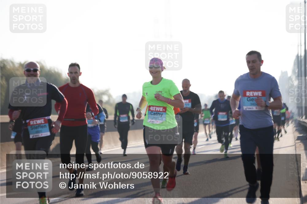 03.10.2025 - Köhlbrandbrückenlauf Jannik Wohlers http://msf.ph/oto/9058922 03.10.2025 09:14:12 Position 3 2820, 2819, 3404 meine-sportfotos.de