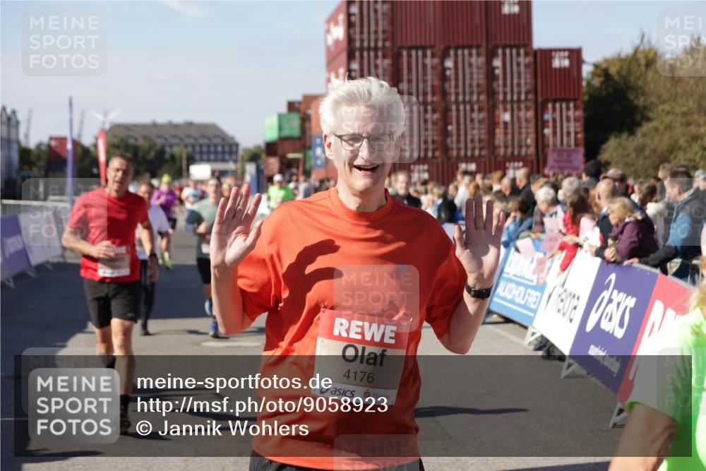03.10.2025 - Köhlbrandbrückenlauf Jannik Wohlers http://msf.ph/oto/9058923 03.10.2025 13:12:07 Ziel 4176, 4305, 4369, 4468, 4470, 4474, 5644, 5856, 5910, 5911, 5927, 6098, 6121, 6184, 6185, 6796 meine-sportfotos.de