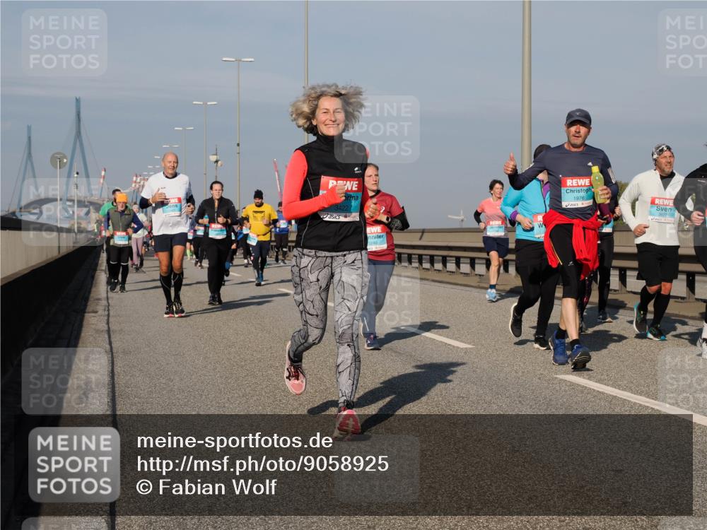 03.10.2025 - Köhlbrandbrückenlauf Fabian Wolf http://msf.ph/oto/9058925 03.10.2025 10:04:36 Position 3 3422, 3240, 1976, 3677 meine-sportfotos.de