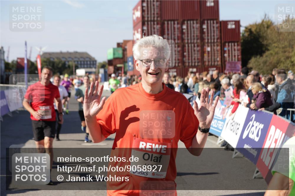 03.10.2025 - Köhlbrandbrückenlauf Jannik Wohlers http://msf.ph/oto/9058927 03.10.2025 13:12:07 Ziel 4176, 4305, 4369, 4468, 4470, 4474, 5644, 5856, 5910, 5911, 5927, 6098, 6121, 6184, 6185, 6796 meine-sportfotos.de